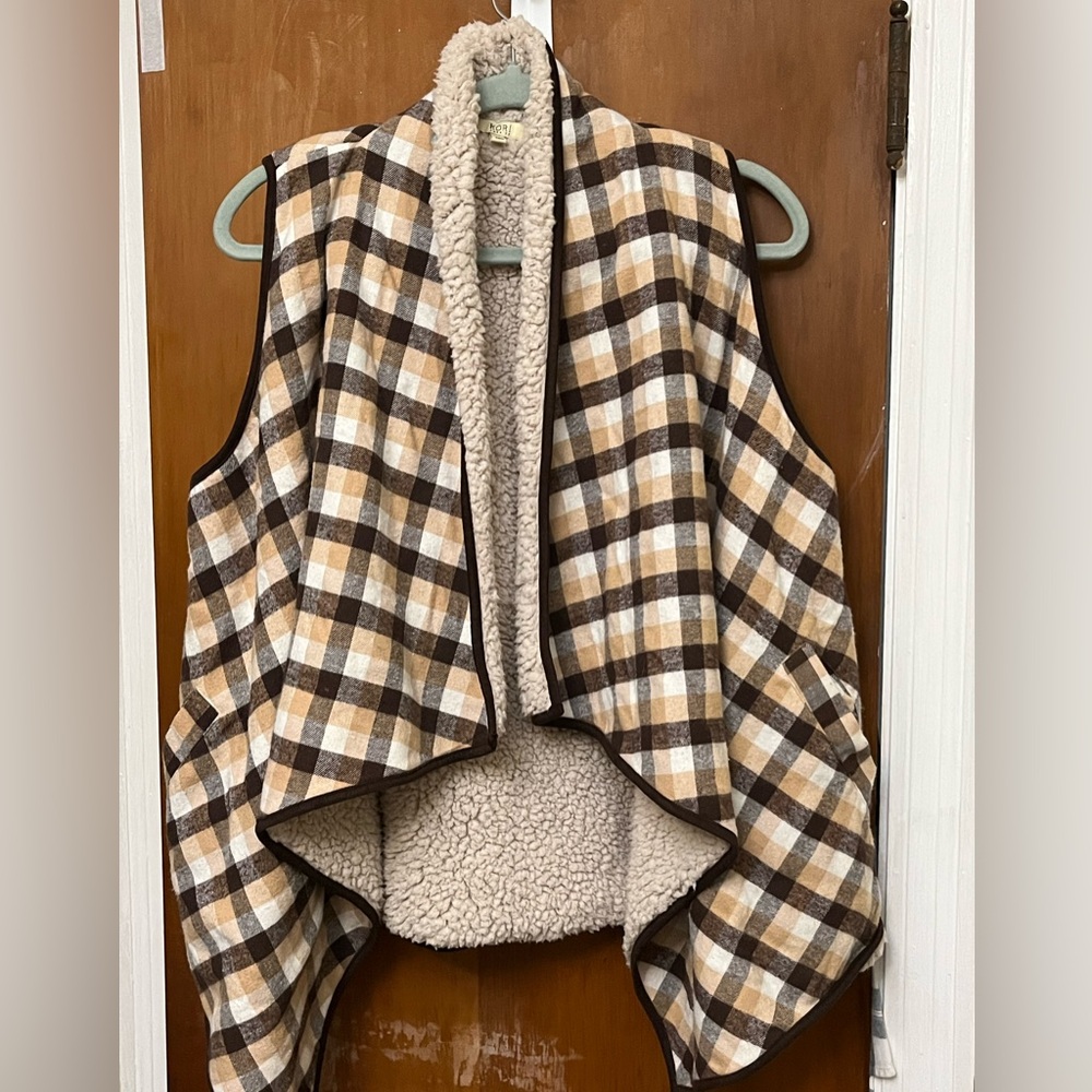 Plaid brown and beige Sherpa Lined womenโs Winter Vest M